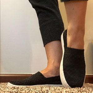 Black woven Steve Madden